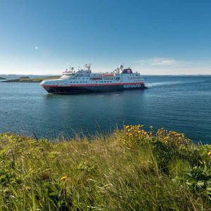 Hurtigruten Expeditie IJsland | Van Hamburg naar IJsland via de Noord-Atlantische Eilanden